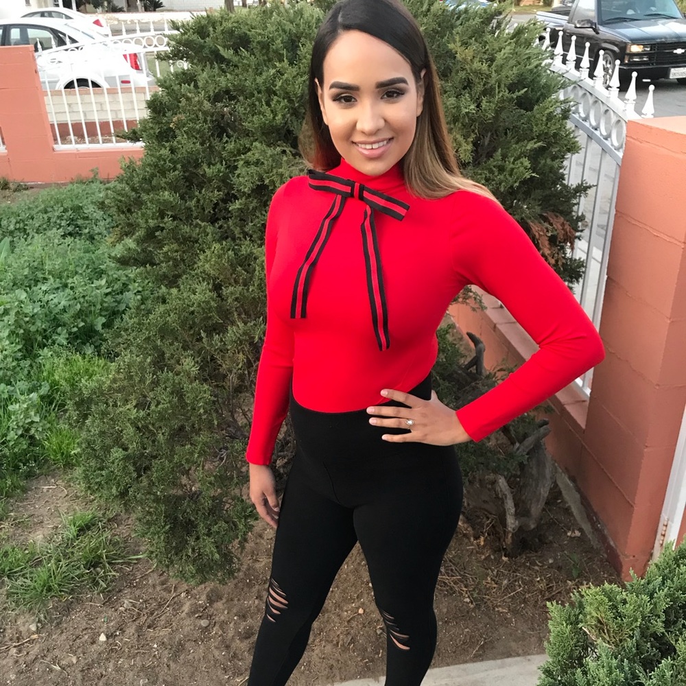 Long sleeve tops with bows